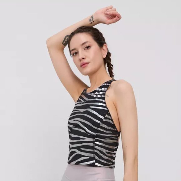 ⭐️HP⭐️ Adidas Stella McCartney Print Crop Top - Picture 1 of 9